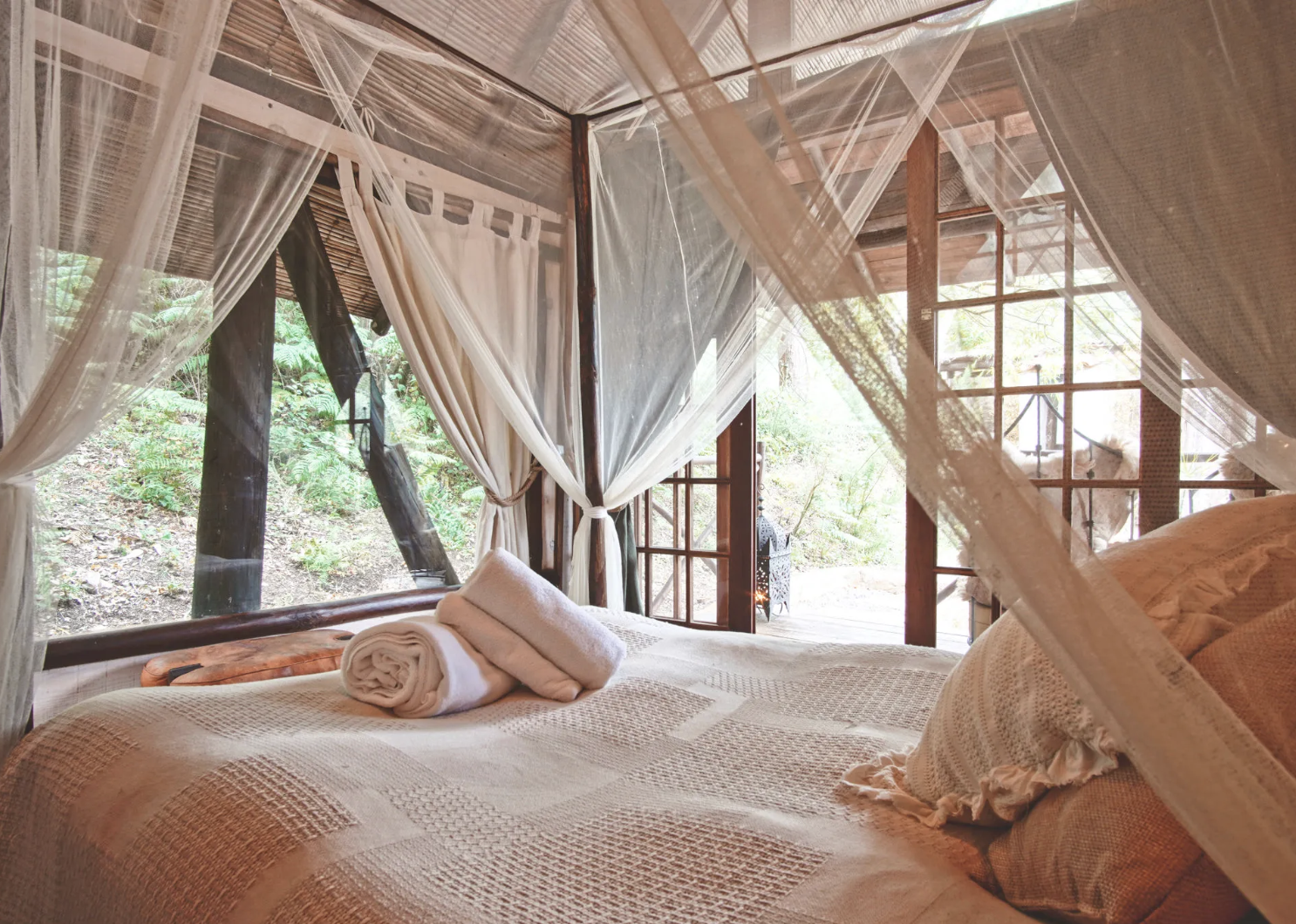 Couples cabin bedroom with canopy bed at Aterra