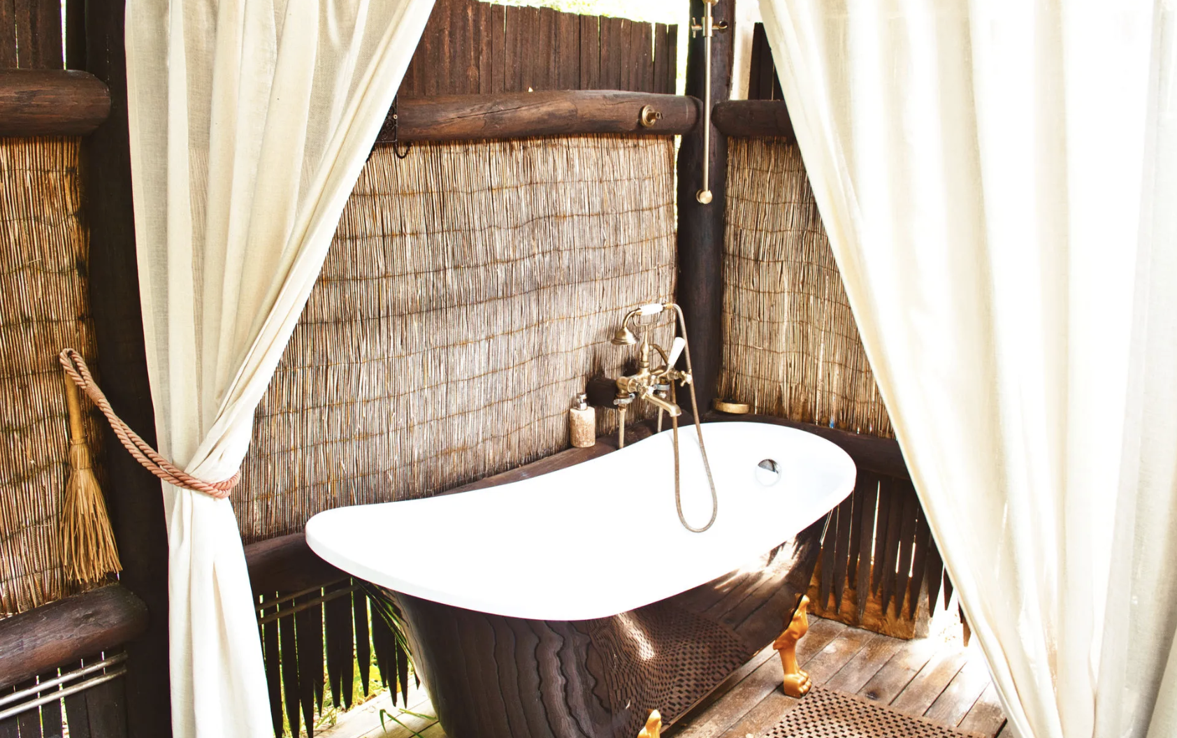 Aterra yurt outdoor bathtub